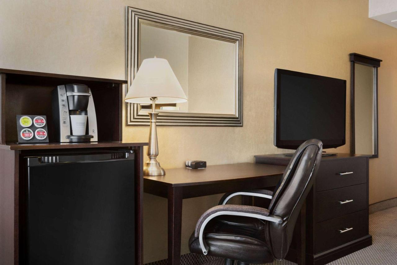 Travelodge By Wyndham Quebec City Hotel & Convention Centre Εξωτερικό φωτογραφία