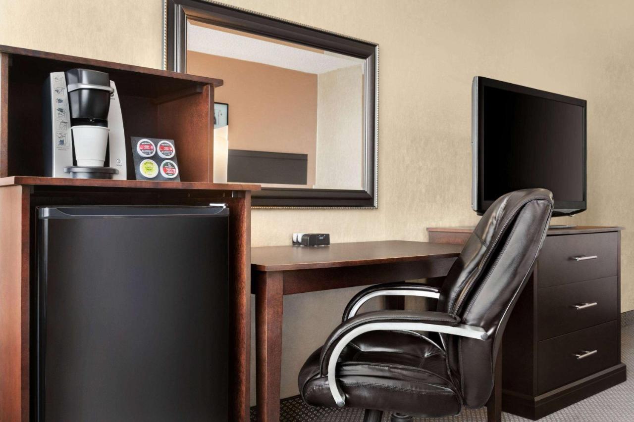 Travelodge By Wyndham Quebec City Hotel & Convention Centre Εξωτερικό φωτογραφία